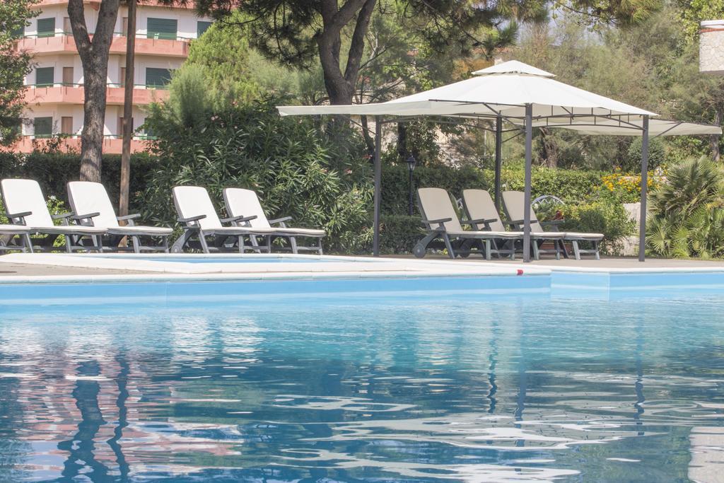 Hotel Capo Circeo Centro Benessere & Padel ซาน เฟลิเช เชร์ชีโอ ภายนอก รูปภาพ
