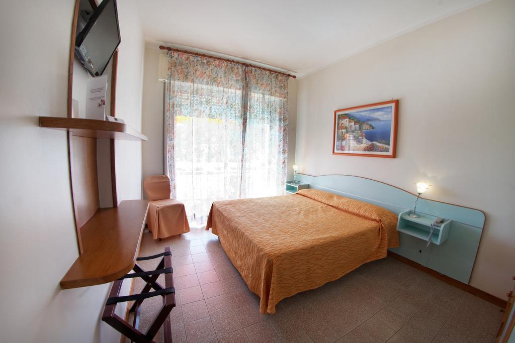 Hotel Capo Circeo Centro Benessere & Padel ซาน เฟลิเช เชร์ชีโอ ภายนอก รูปภาพ