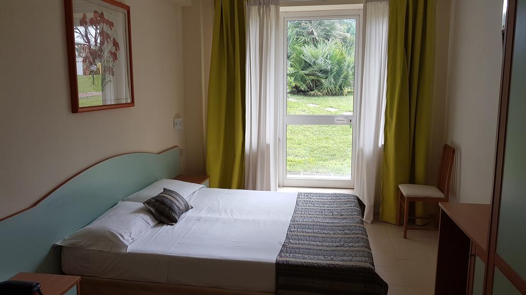 Hotel Capo Circeo Centro Benessere & Padel ซาน เฟลิเช เชร์ชีโอ ภายนอก รูปภาพ