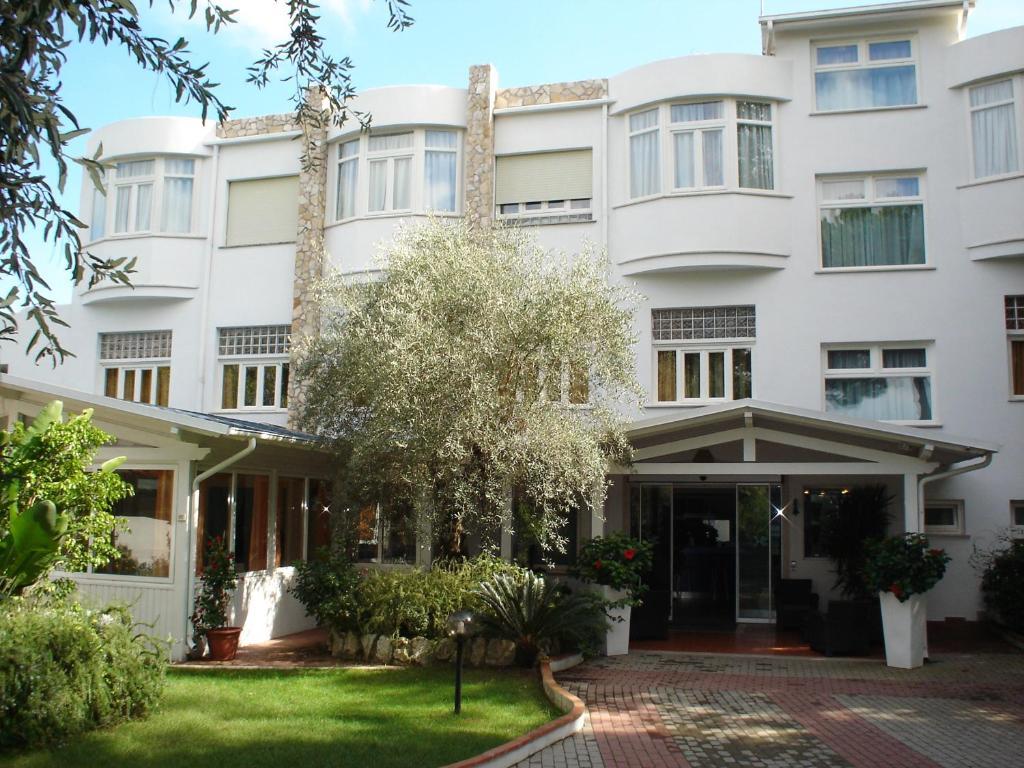 Hotel Capo Circeo Centro Benessere & Padel ซาน เฟลิเช เชร์ชีโอ ภายนอก รูปภาพ