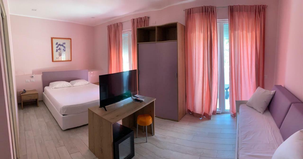 Hotel Capo Circeo Centro Benessere & Padel ซาน เฟลิเช เชร์ชีโอ ภายนอก รูปภาพ
